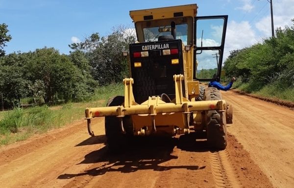 Serviços de recuperação de estradas vicinais chegam à região do Jaú e São João