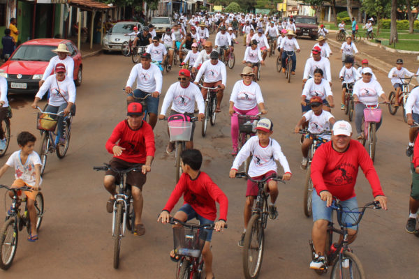 Feriado é comemorado com passeio ciclístico em Aparecida