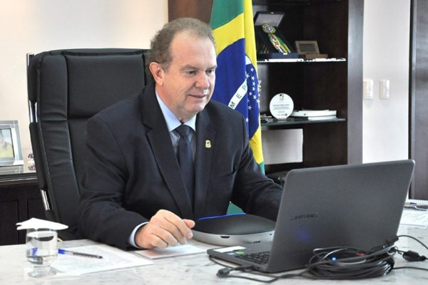 Governador e prefeitos discutem a instalação de barreiras sanitárias nas divisas para fazer testes rápidos