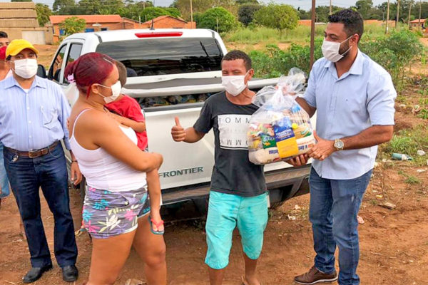 Famílias despejadas no Jardim Taquari recebem auxílio do Governo do Tocantins