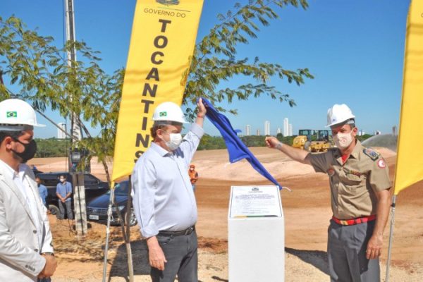 Governador Carlesse lança pedra fundamental da obra de construção do novo quartel