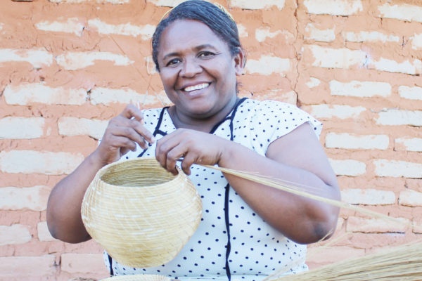 CAPIM DOURADO: Artesã mudou a vida com artesanato tradicional da região do Jalapão