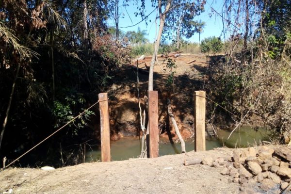 APARECIDA DO RIO NEGRO: Gestão Municipal inicia construção de nova ponte na zona rural