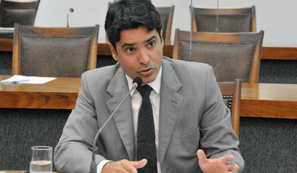 Mudança nas datas das eleições devolve Marcelo Lelis ao jogo