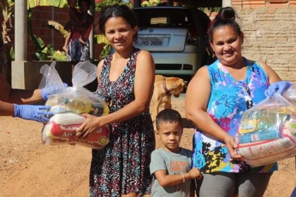 APARECIDA: Município entrega 150 cestas básicas viabilizadas por emenda parlamentar