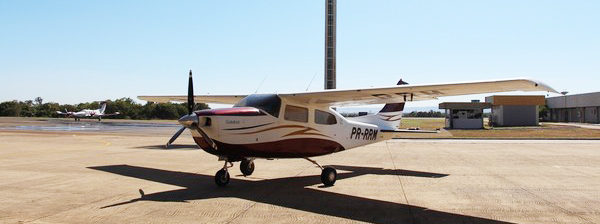 Avião da PM sofre danos ao pousar em pista de terra na região do Jalapão