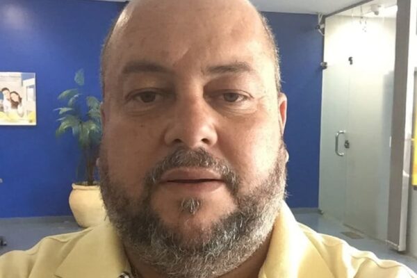 Irmão do senador Eduardo Gomes é escolhido como vice de Cinthia Ribeiro