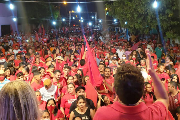 APARECIDA: Suzano e Assis são recebidos por cerca de 3 mil pessoas na Avenida do Estudante