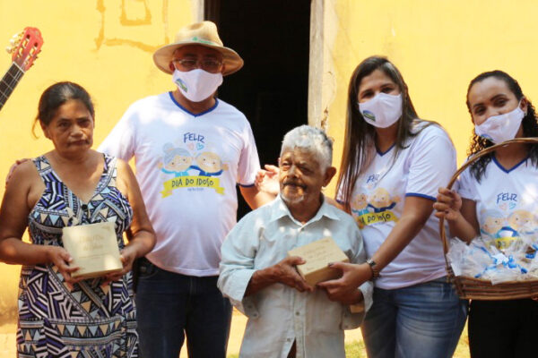 Idosos são homenageados com programação especial em Aparecida do Rio Negro