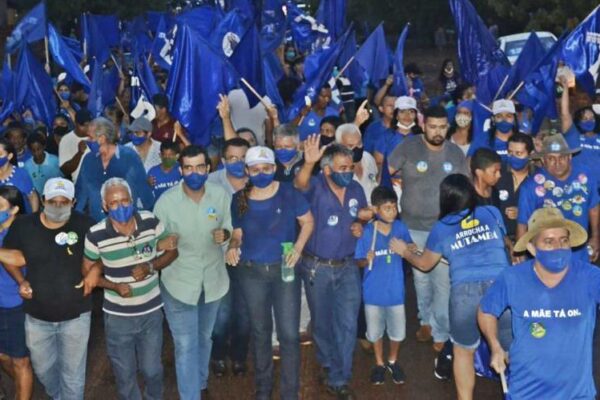 APARECIDA: Carmelita e Roberto realizam caminhada e contam com apoio de populares e líderes políticos