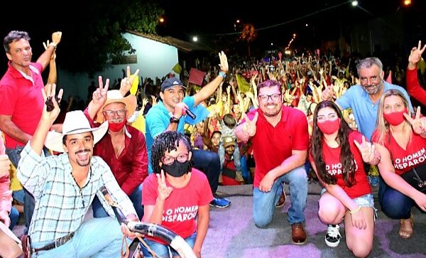 Campanha de Mateus Coelho e Pedro Andrade ganha as ruas de Novo Acordo e reúne mais de duas mil pessoas em carreata