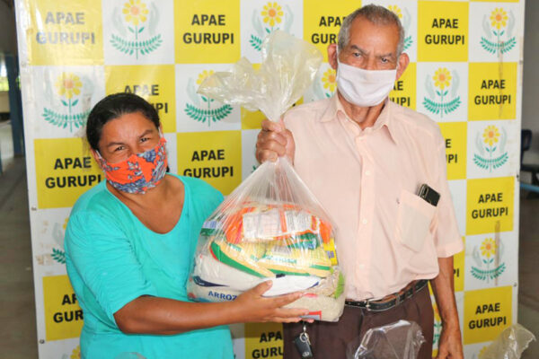 Governo do Tocantins entrega cestas básicas para famílias afetadas pela pandemia