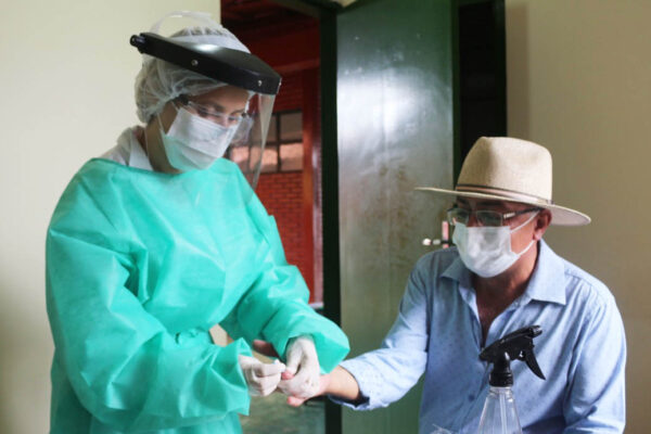 APARECIDA DO RIO NEGRO: Servidores do Município realizam testes de covid-19