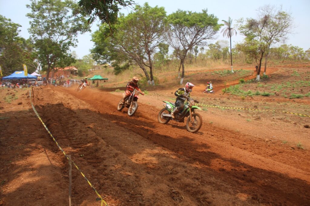 Competições acirradas marcam motocross em Santa Tereza do Tocantins – Folha  do Jalapão