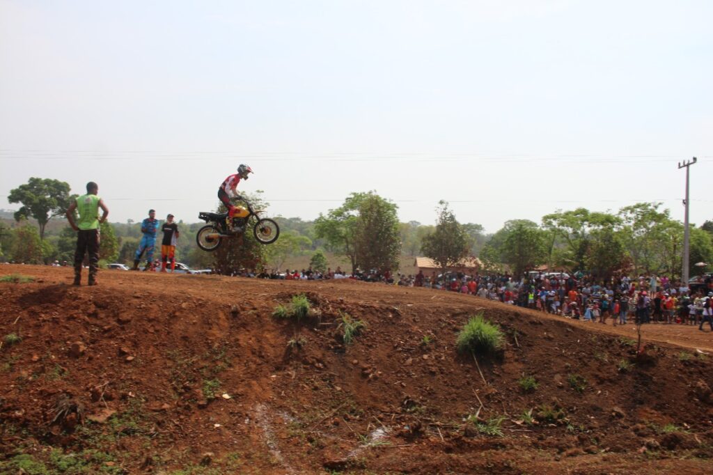 Competições acirradas marcam motocross em Santa Tereza do Tocantins – Folha  do Jalapão