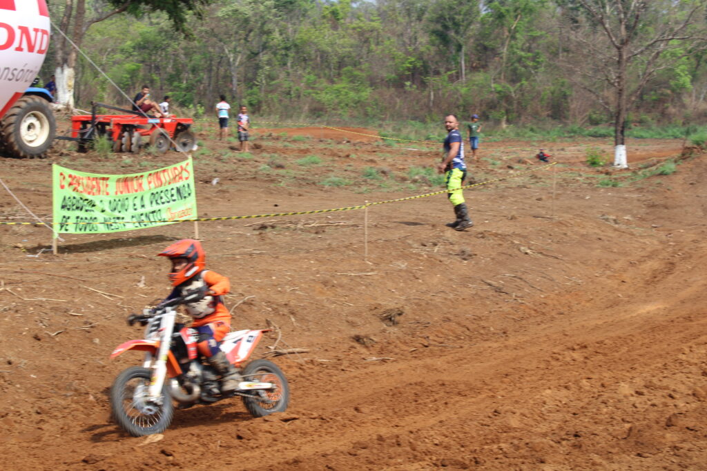 Competições acirradas marcam motocross em Santa Tereza do Tocantins – Folha  do Jalapão