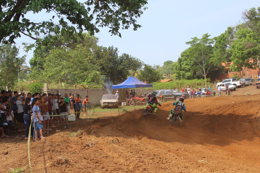 Competições acirradas marcam motocross em Santa Tereza do Tocantins – Folha  do Jalapão