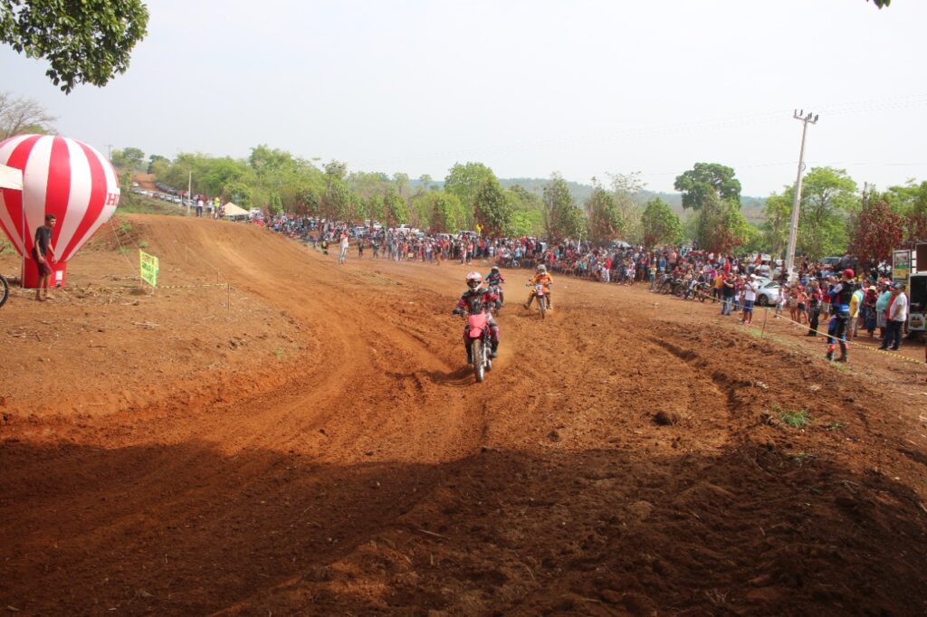 Competições acirradas marcam motocross em Santa Tereza do Tocantins – Folha  do Jalapão