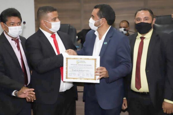 Governador Wanderlei Barbosa é homenageado com o título de Cidadão de Colinas