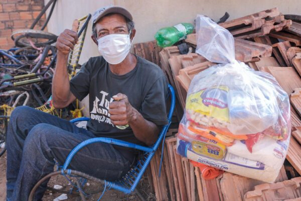 Governo do Tocantins atende 28 municípios com entrega de 150 toneladas de cestas básicas