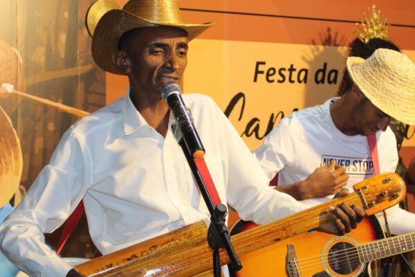 HOMENAGEM:  Cantor Missim da Viola de Buriti compõe música para amigo e colega de palco, Maurício do Mumbuca, falecido neste ano
