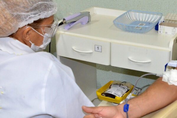 Hemocentro realiza ação educativa para captar doadores de sangue