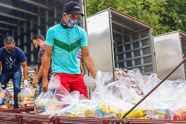 Governo do Tocantins atende 33 municípios nos polos de Gurupi e Dianópolis com 12,3 mil kits de alimentos