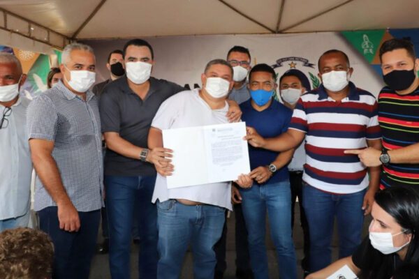 Governador Wanderlei Barbosa chega a 100 dias de gestão com mais de 1,5 mil títulos definitivos entregues e garante segurança jurídica para moradores em Palmas