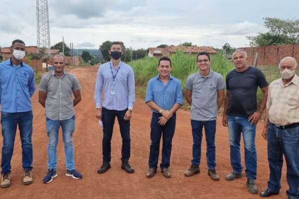 APARECIDA: Prefeito Suzano Marques recebe equipe responsável por executar pavimentação asfáltica no município