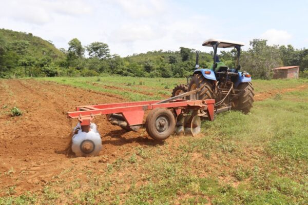 APARECIDA:  Produtores rurais são assistidos e beneficiados pela Secretaria de Agricultura