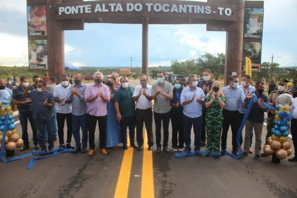 PONTE ALTA DO TO: Prefeito Kleber inaugura obras e entrega benefício a Ponte Alta com o governador Wanderlei