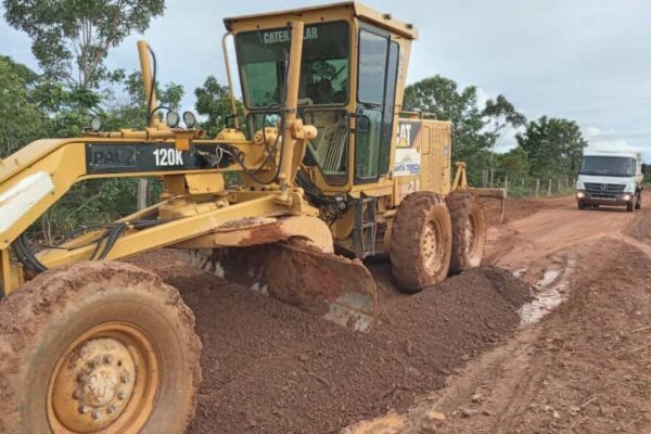 SANTA TEREZA DO TO: Município realiza manutenção de vias rurais que fazem parte das rotas do transporte escolar