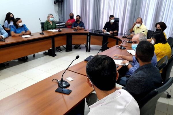 MATEIROS:  Prefeito Pastor João participa de reunião com Seduc e ATM buscando novos cursos à distância para o município