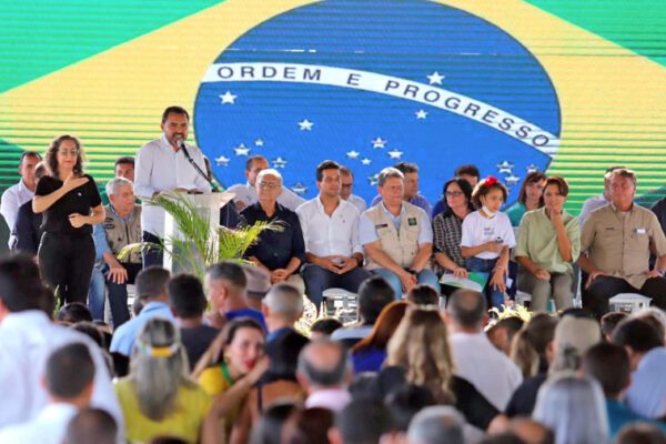 Em Porto Nacional e com a presença do presidente Bolsonaro, governador Wanderlei Barbosa participa do lançamento do programa federal DNA do Brasil Talentos