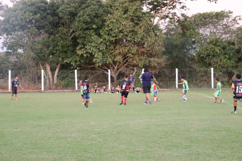 Escolinha de futebol da FME anima crianças e adolescentes