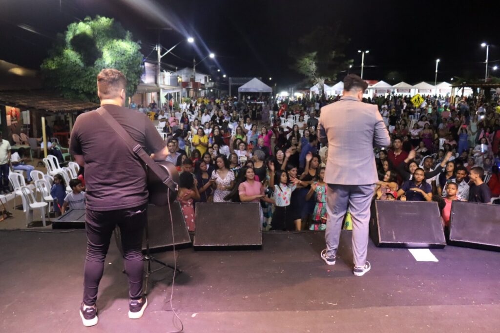 APARECIDA 33 ANOS: Show Gospel E Momento Religioso é Marcado Por Emoção ...