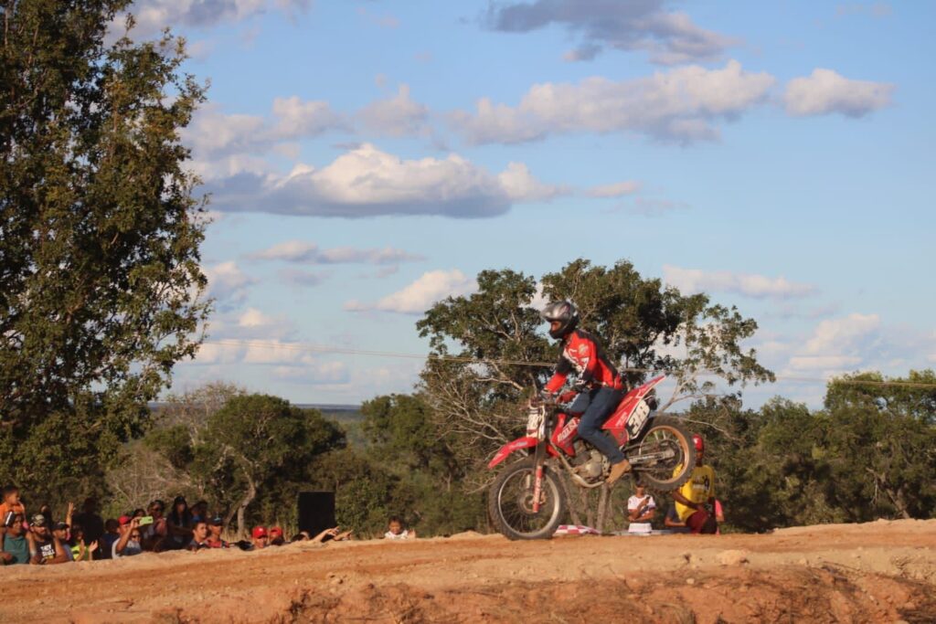 Torneio de motocross com apoio da Prefeitura volta agitar a Praia da Ponta  Branca - Prefeitura Municipal de Tefé