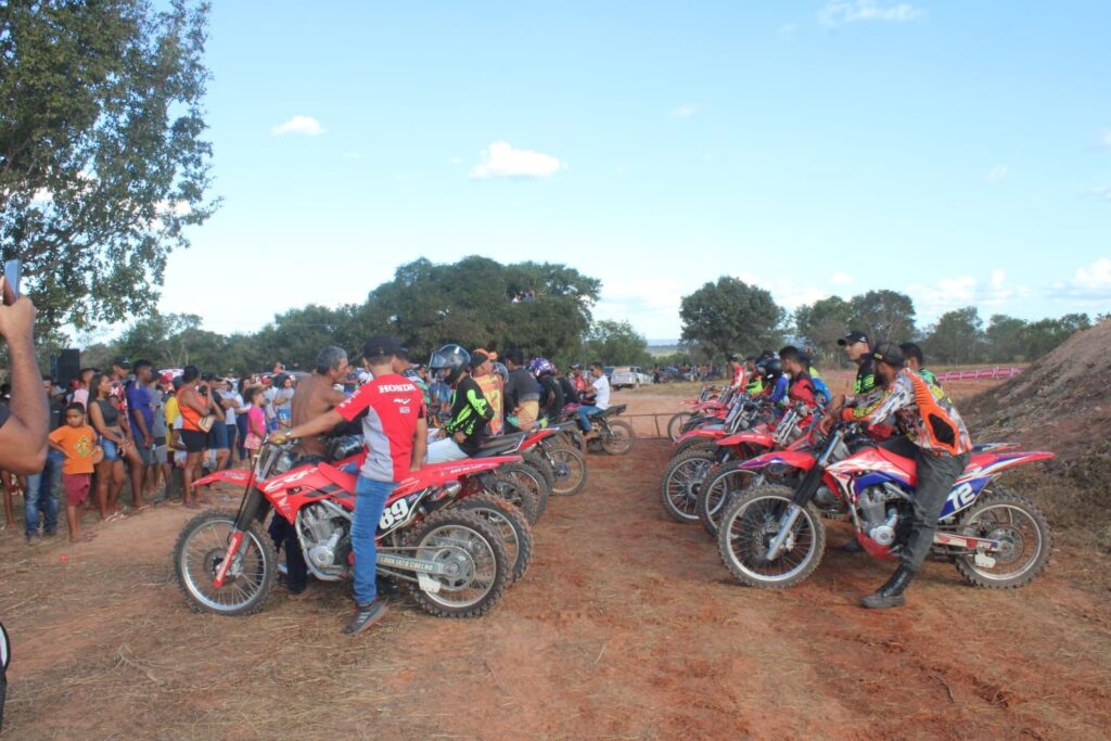 Torneio de motocross com apoio da Prefeitura volta agitar a Praia da Ponta  Branca - Prefeitura Municipal de Tefé