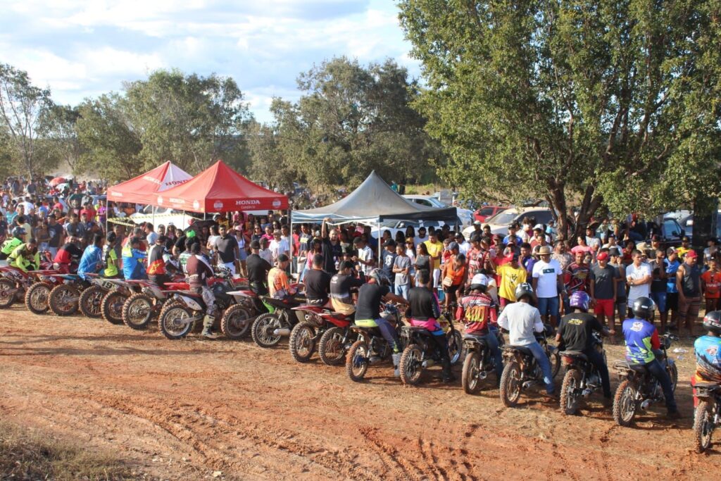 Torneio de motocross com apoio da Prefeitura volta agitar a Praia da Ponta  Branca - Prefeitura Municipal de Tefé