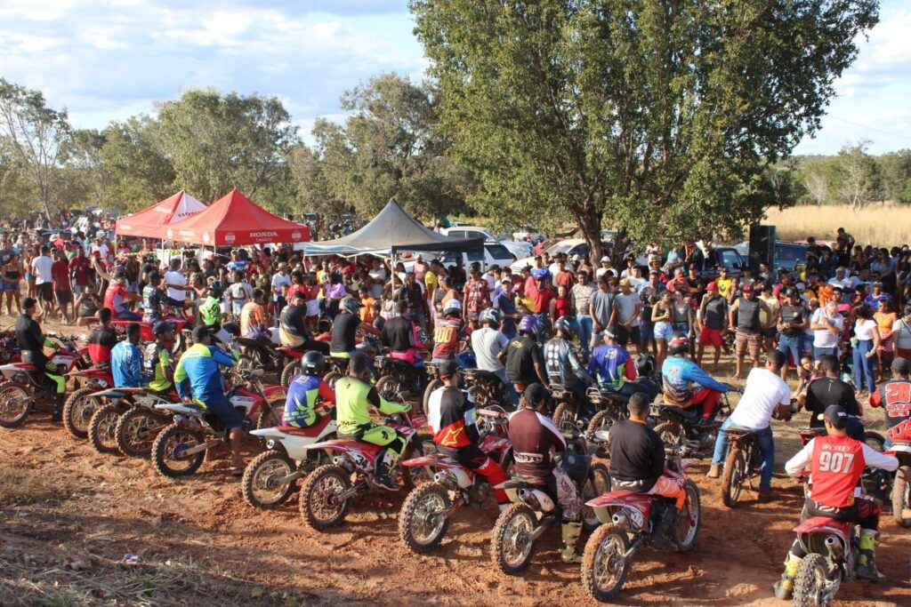 Torneio de motocross com apoio da Prefeitura volta agitar a Praia da Ponta  Branca - Prefeitura Municipal de Tefé