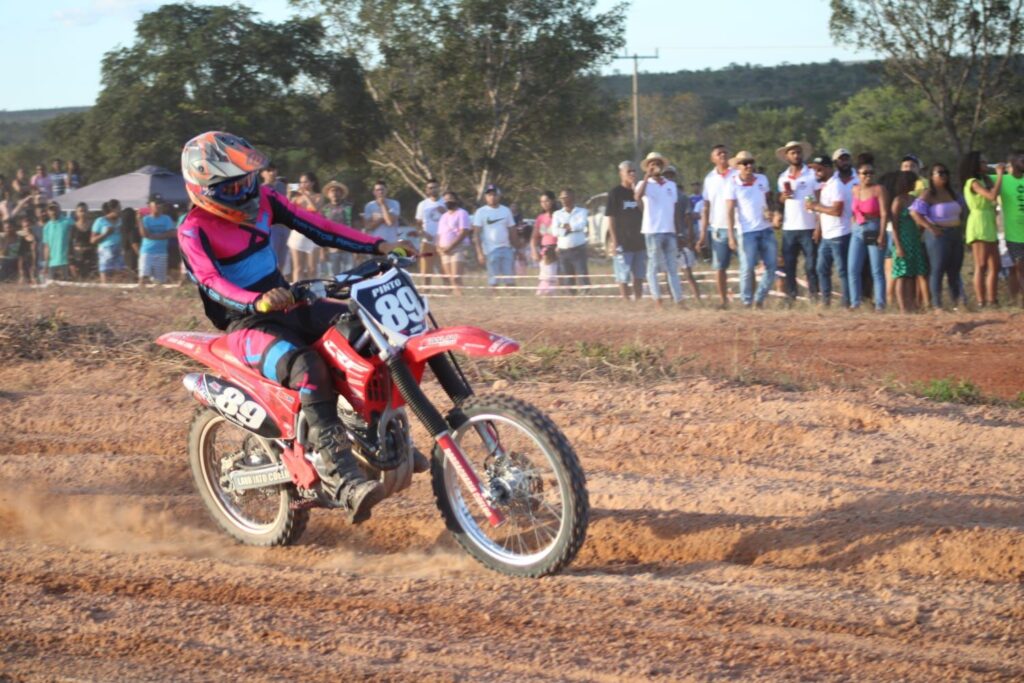 Torneio de motocross com apoio da Prefeitura volta agitar a Praia da Ponta  Branca - Prefeitura Municipal de Tefé