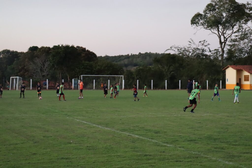 Escolinha de futebol da FME anima crianças e adolescentes