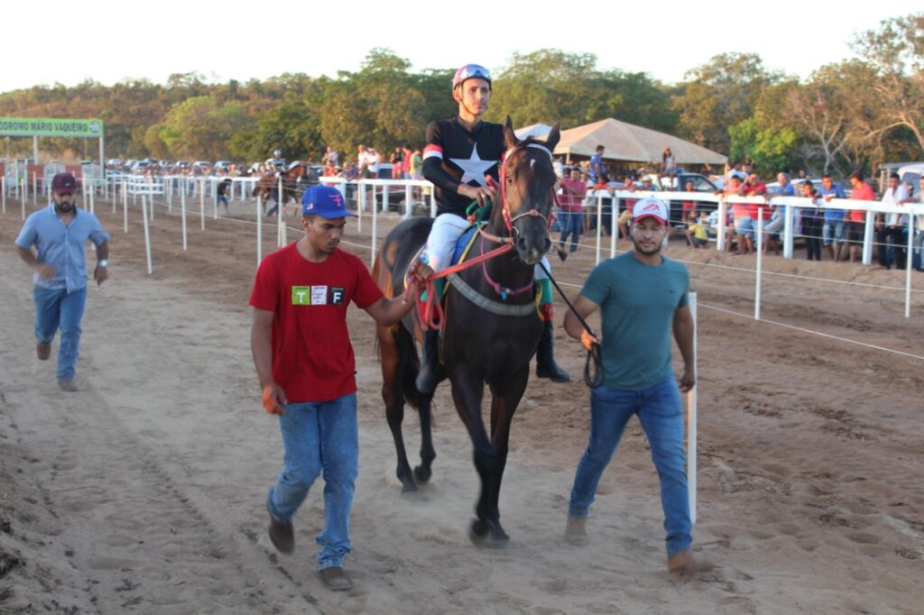 Corrida de Cavalos em COQUINHOS