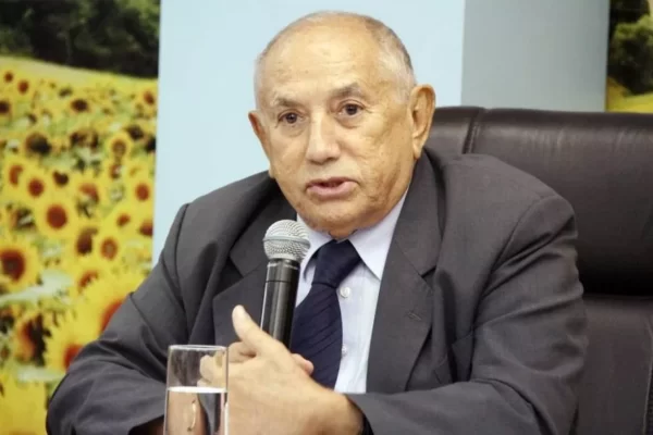 Ex-governador Siqueira Campos é internado com pneumonia bacteriana