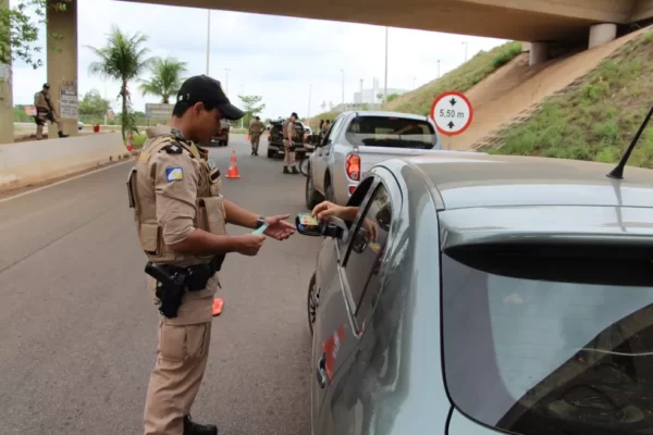 Polícia Militar reforça policiamento nas praias e rodovias do estado durante o período de férias