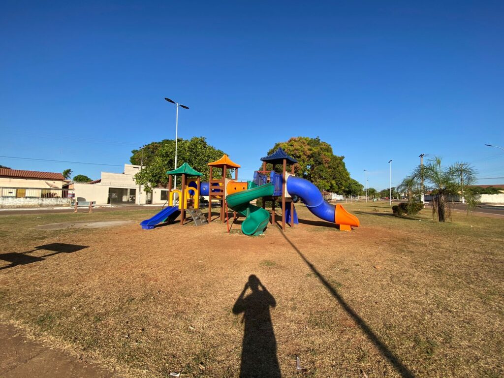 Praça do Bairro Riviera em Jaguaré recebe parquinho para a criançada -  Regional ES