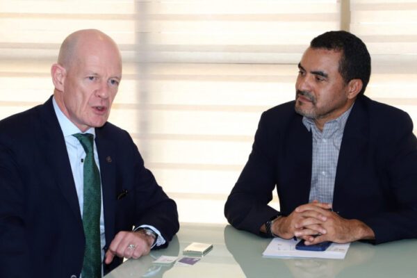 No Palácio Araguaia, Governador do Tocantins recebe embaixador da Irlanda para tratar sobre parcerias e intercâmbios