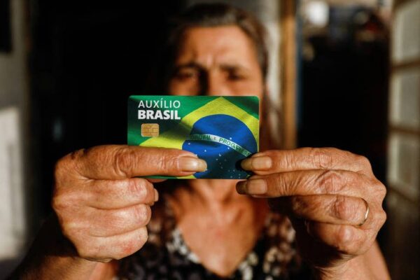 Centrão admite que não tem como ficar contra Auxílio Brasil de R$ 600 em 2023