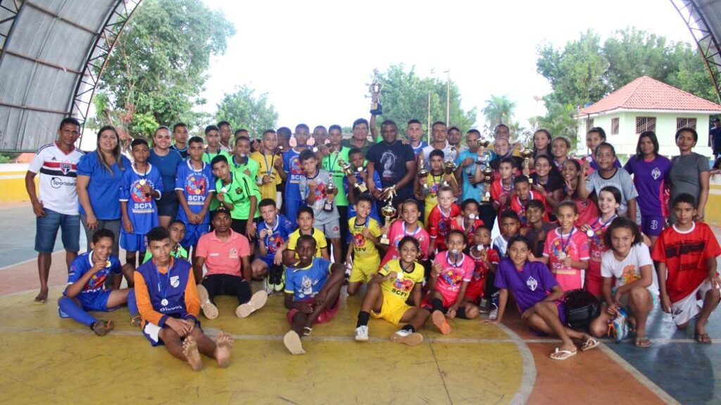 APRIMORANDO HABILIDADES E LAÇOS: ESCOLINHA DE FUTSAL DE IBIAÇÁ PARTICIPA DE  JOGO-TREINO COM ESCOLINHA DE SANANDUVA