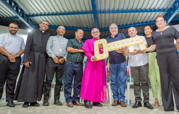 Vice-governador Laurez Moreira prestigia recepção do novo Bispo de Porto Nacional, Dom José Moreira